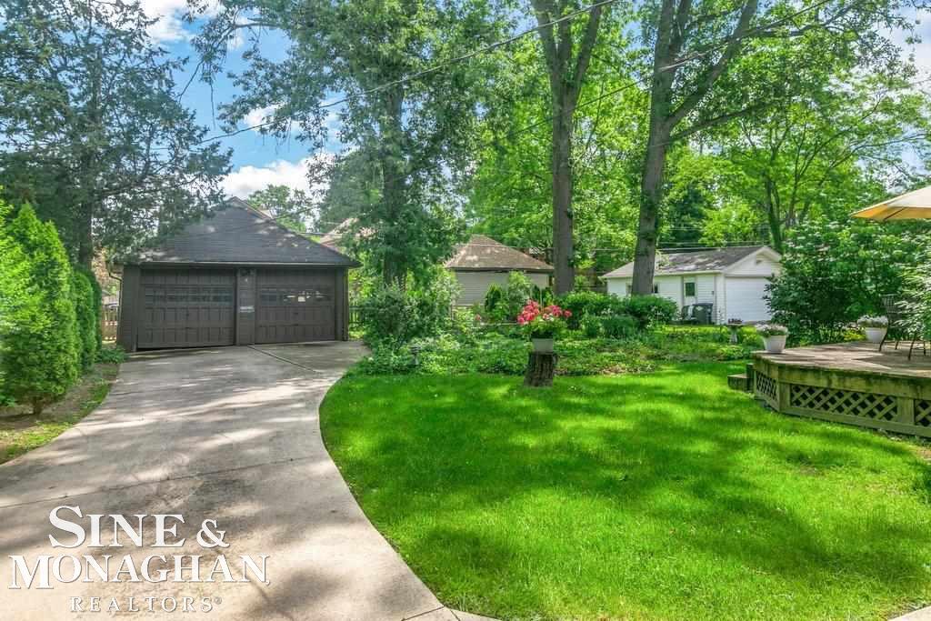 718 Washington Grosse Pointe, MI 48230 - Photo 28 of 36 50078974-27.JPG