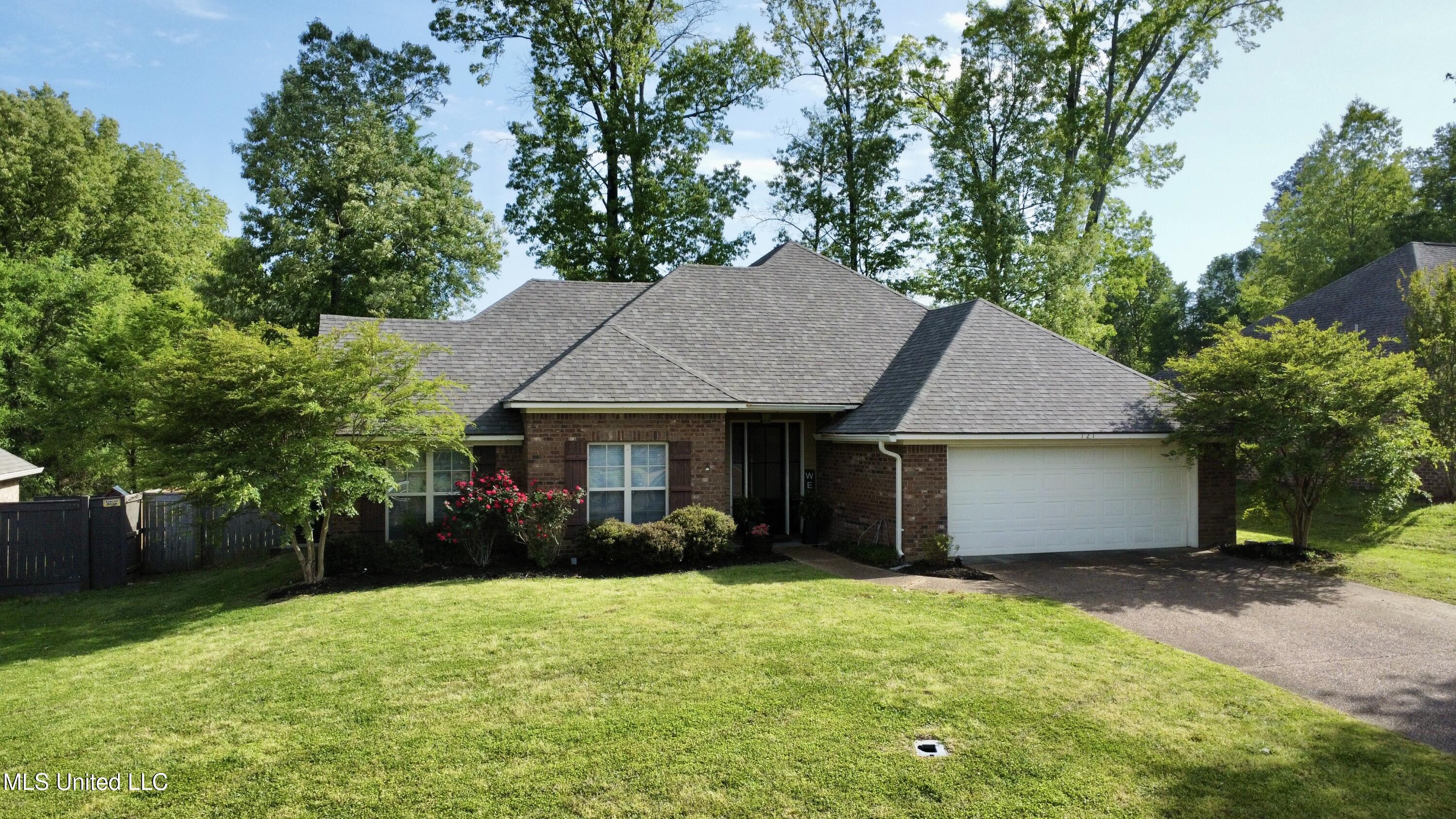 121 Rockbridge Circle Clinton, MS 39056 - Photo 2 of 39 dji_fly_20250410_163502_295_174432098515