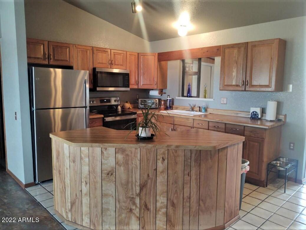 18472 Weaver Mountain Road Peeples Valley, AZ 86332 - Photo 6 of 25 n19