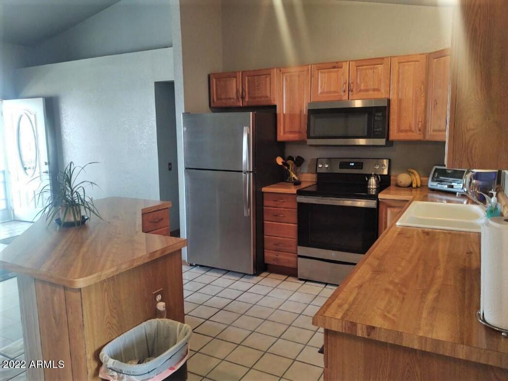 18472 Weaver Mountain Road Peeples Valley, AZ 86332 - Photo 9 of 25 n08