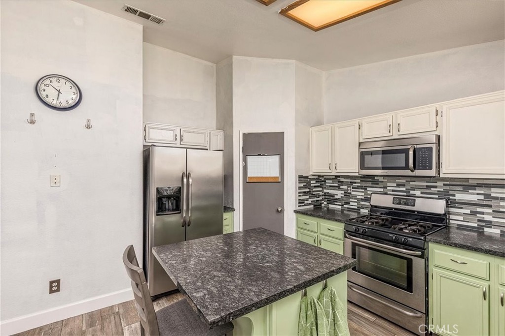 31522 Amsterdam Road Winchester, CA 92596 - Photo 10 of 25