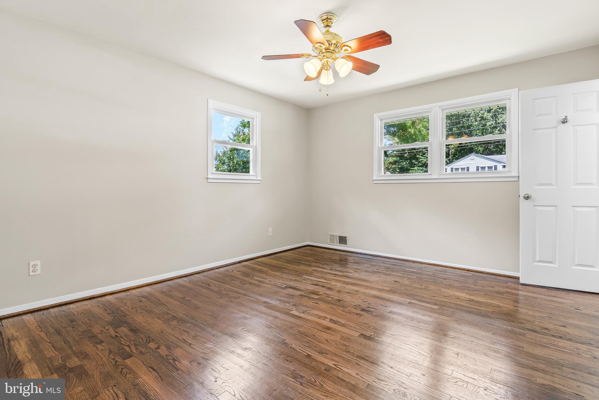 5306 Ravensworth Road Springfield, VA 22151 - Photo 8 of 36
