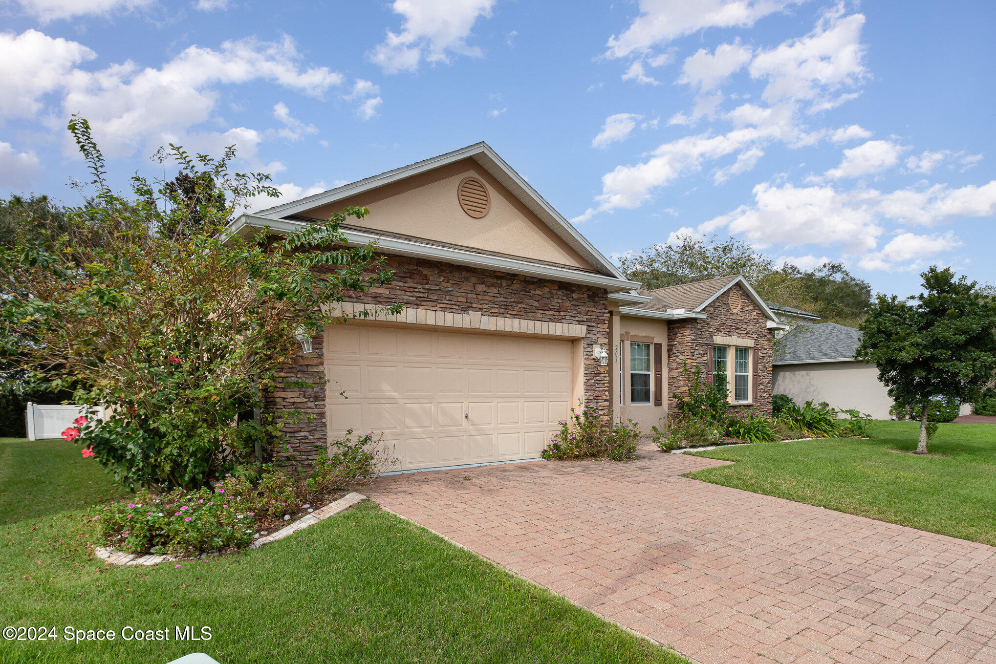 203 West Fiesta Key Loop DeLand, FL 32720 - Photo 3 of 30 002_file_957