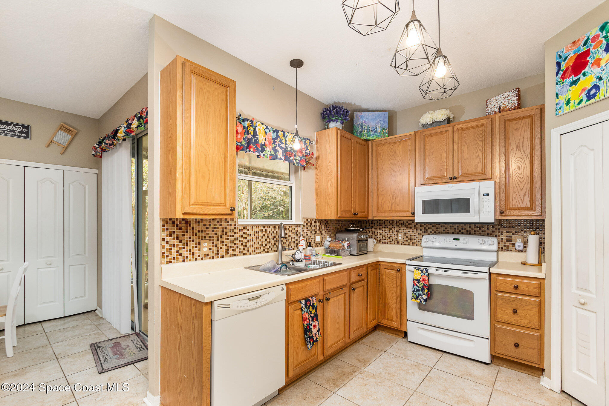 203 West Fiesta Key Loop DeLand, FL 32720 - Photo 10 of 30 010_file_750
