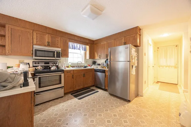 $399,000 | 232 Winding Pond Road, Londonderry, NH 03053