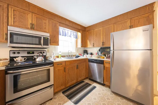 $399,000 | 232 Winding Pond Road, Londonderry, NH 03053