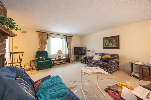 $399,000 | 232 Winding Pond Road, Londonderry, NH 03053