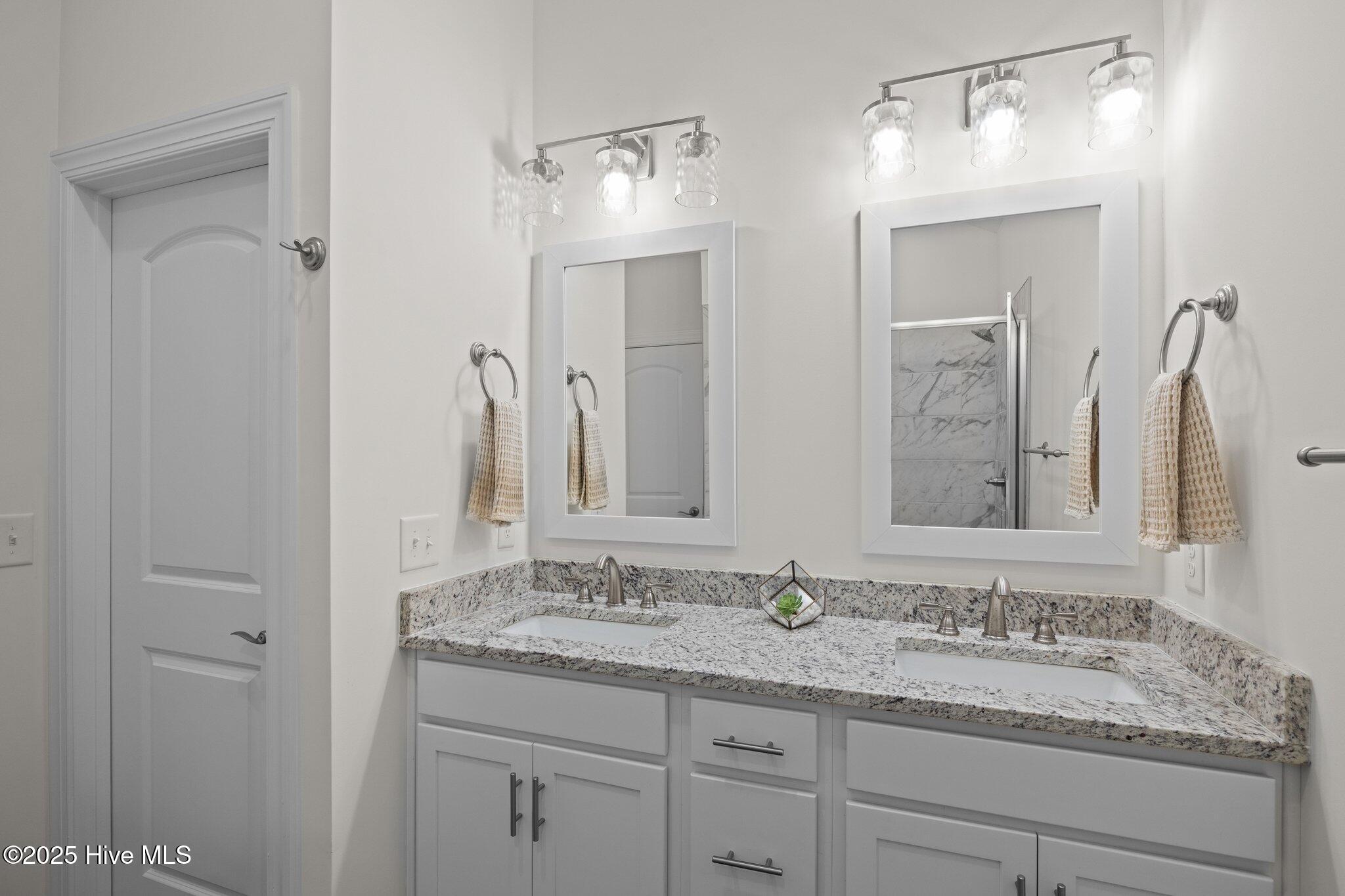 160 Freedom Park Road Beaufort, NC 28516 - Photo 12 of 29 Primary Bathroom