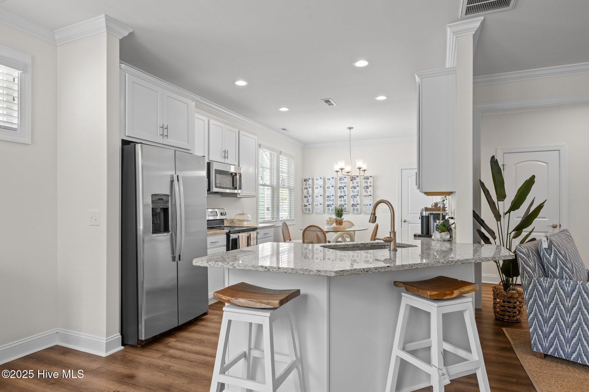 160 Freedom Park Road Beaufort, NC 28516 - Photo 3 of 29 Kitchen Bar