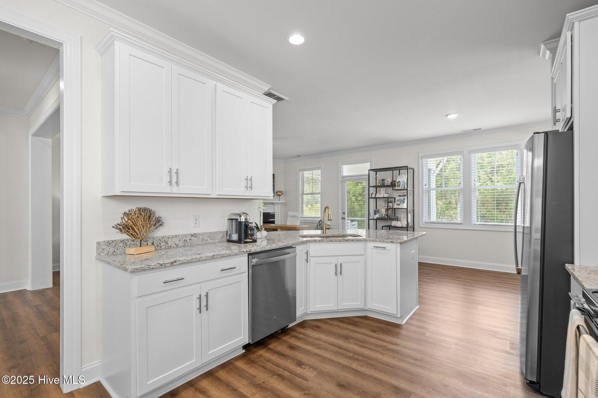 160 Freedom Park Road Beaufort, NC 28516 - Photo 4 of 29 Kitchen