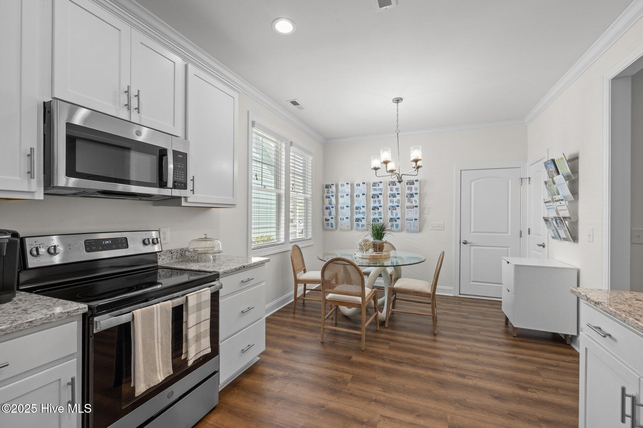 160 Freedom Park Road Beaufort, NC 28516 - Photo 9 of 29 Kitchen and Breakfast nook