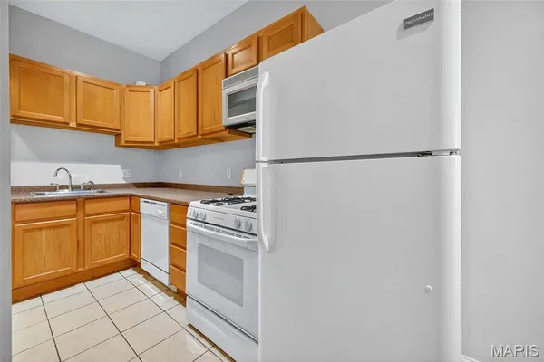 $430,000 | 3537 Giles Avenue, Unit 3537, St. Louis, MO 63116