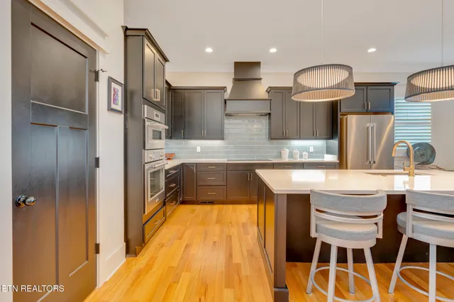 $969,900 | 1801 River Breeze Drive, Soddy Daisy, TN 37379