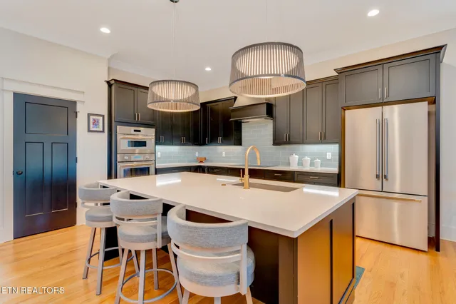 $969,900 | 1801 River Breeze Drive, Soddy Daisy, TN 37379