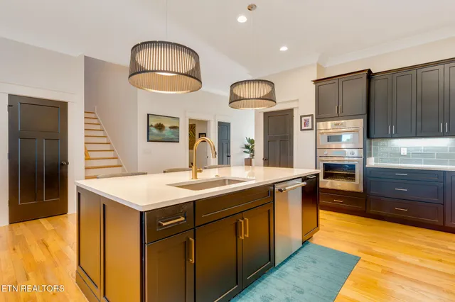 $969,900 | 1801 River Breeze Drive, Soddy Daisy, TN 37379