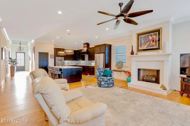 $969,900 | 1801 River Breeze Drive, Soddy Daisy, TN 37379