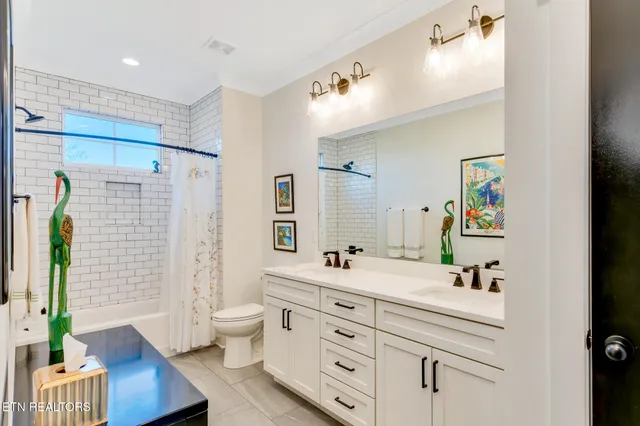 $969,900 | 1801 River Breeze Drive, Soddy Daisy, TN 37379