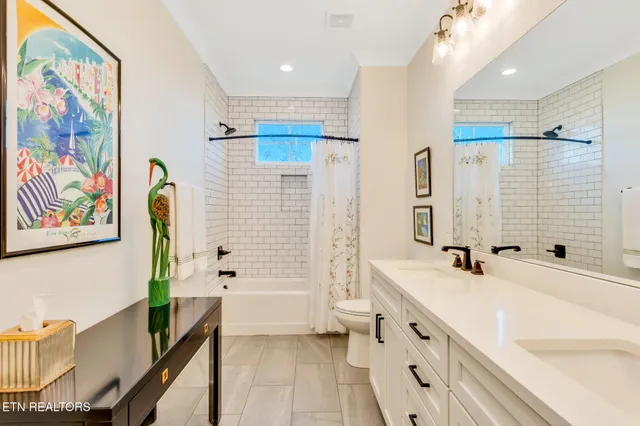 $969,900 | 1801 River Breeze Drive, Soddy Daisy, TN 37379