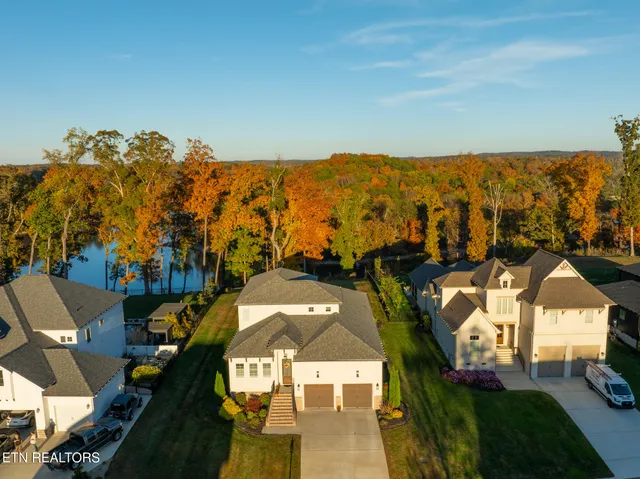 $969,900 | 1801 River Breeze Drive, Soddy Daisy, TN 37379