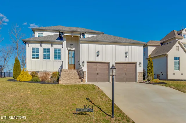 $969,900 | 1801 River Breeze Drive, Soddy Daisy, TN 37379