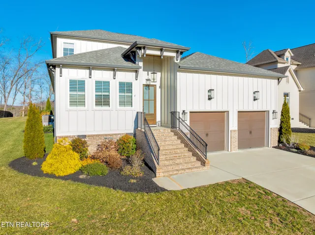 $969,900 | 1801 River Breeze Drive, Soddy Daisy, TN 37379