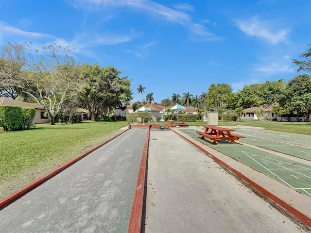 a view of a tennis court