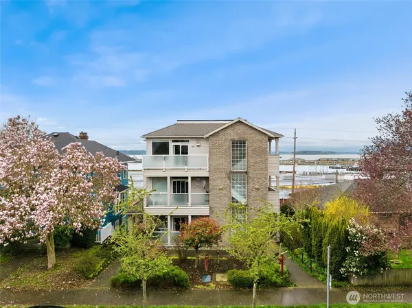 $380,000 | 2420 Grand Avenue, Unit 303, Everett, WA 98201