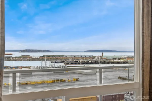 $380,000 | 2420 Grand Avenue, Unit 303, Everett, WA 98201