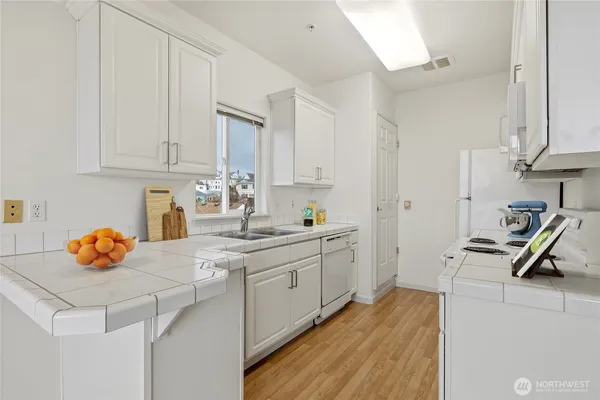 $380,000 | 2420 Grand Avenue, Unit 303, Everett, WA 98201