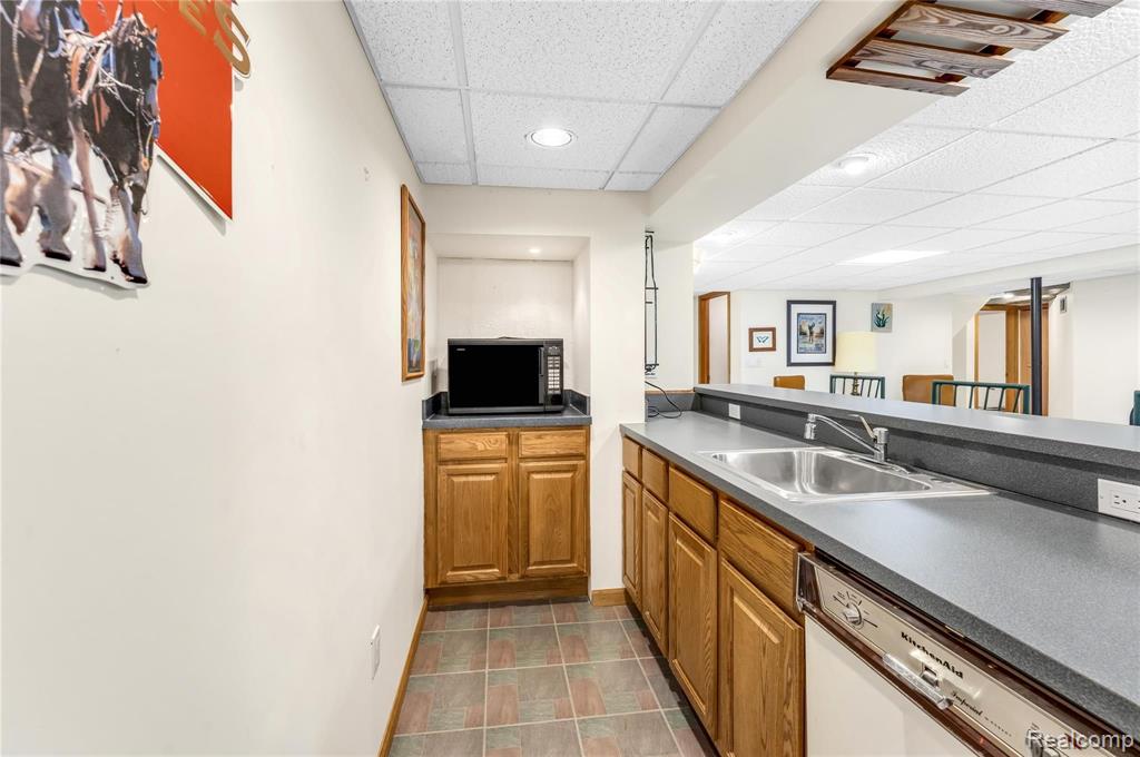 21565 Hall Road Woodhaven, MI 48183 - Photo 32 of 42