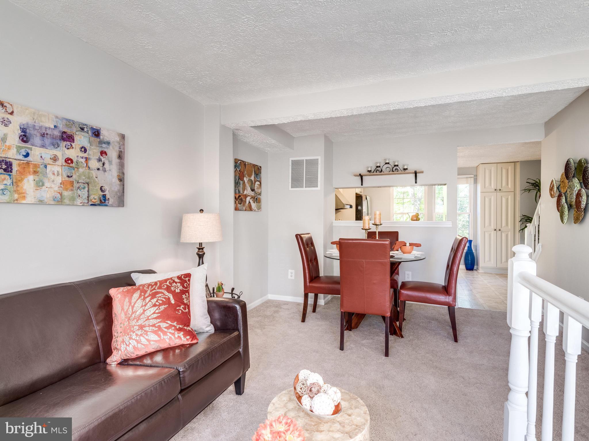 1954 Belmont Ridge Court Reston, VA 20191 - Photo 3 of 23 Living Room