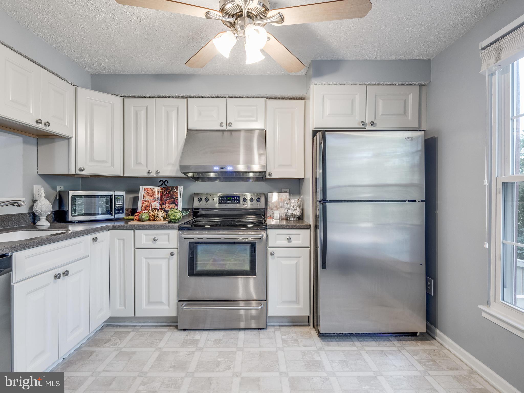 1954 Belmont Ridge Court Reston, VA 20191 - Photo 7 of 23 Kitchen