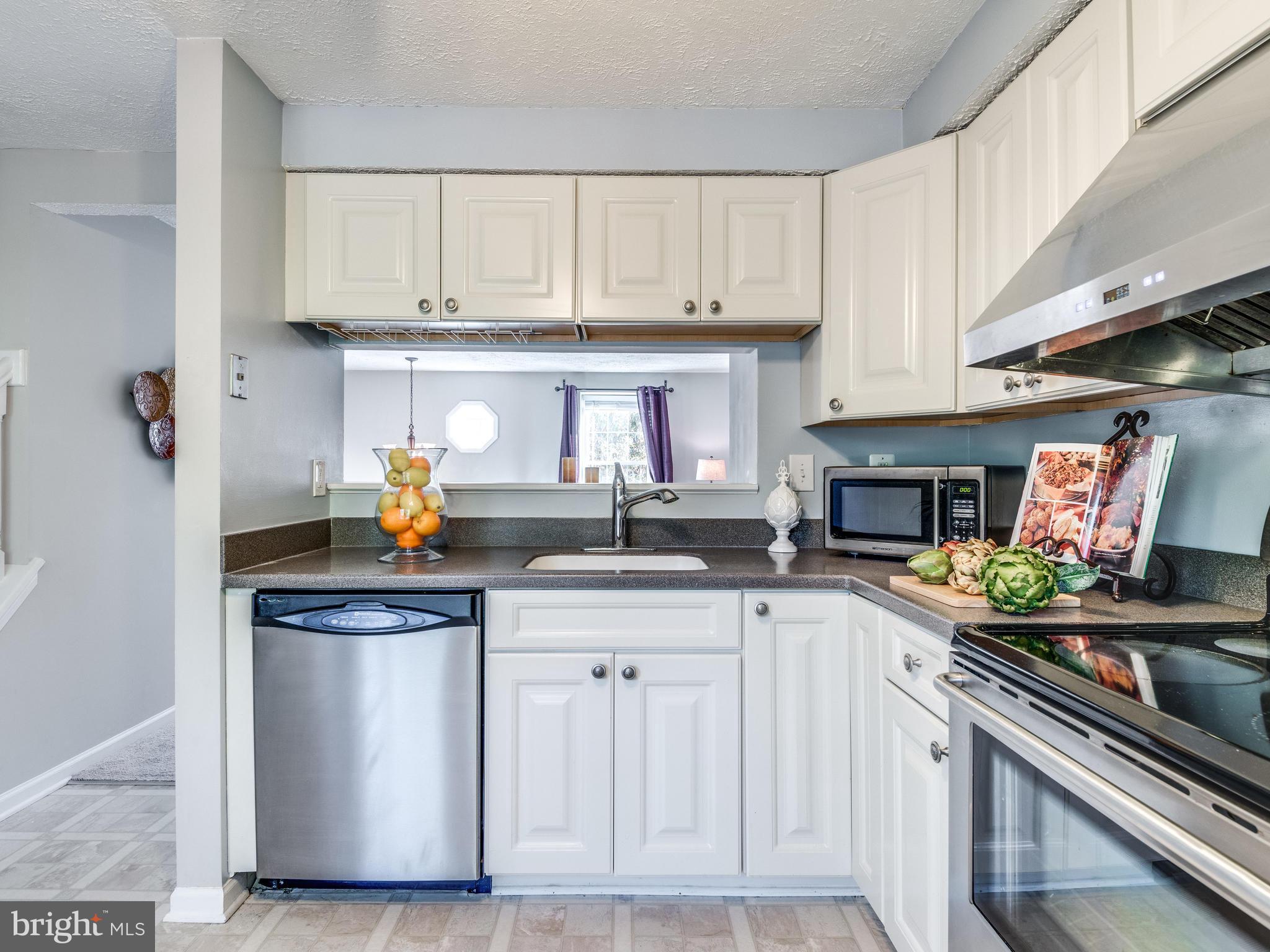 1954 Belmont Ridge Court Reston, VA 20191 - Photo 8 of 23 Kitchen