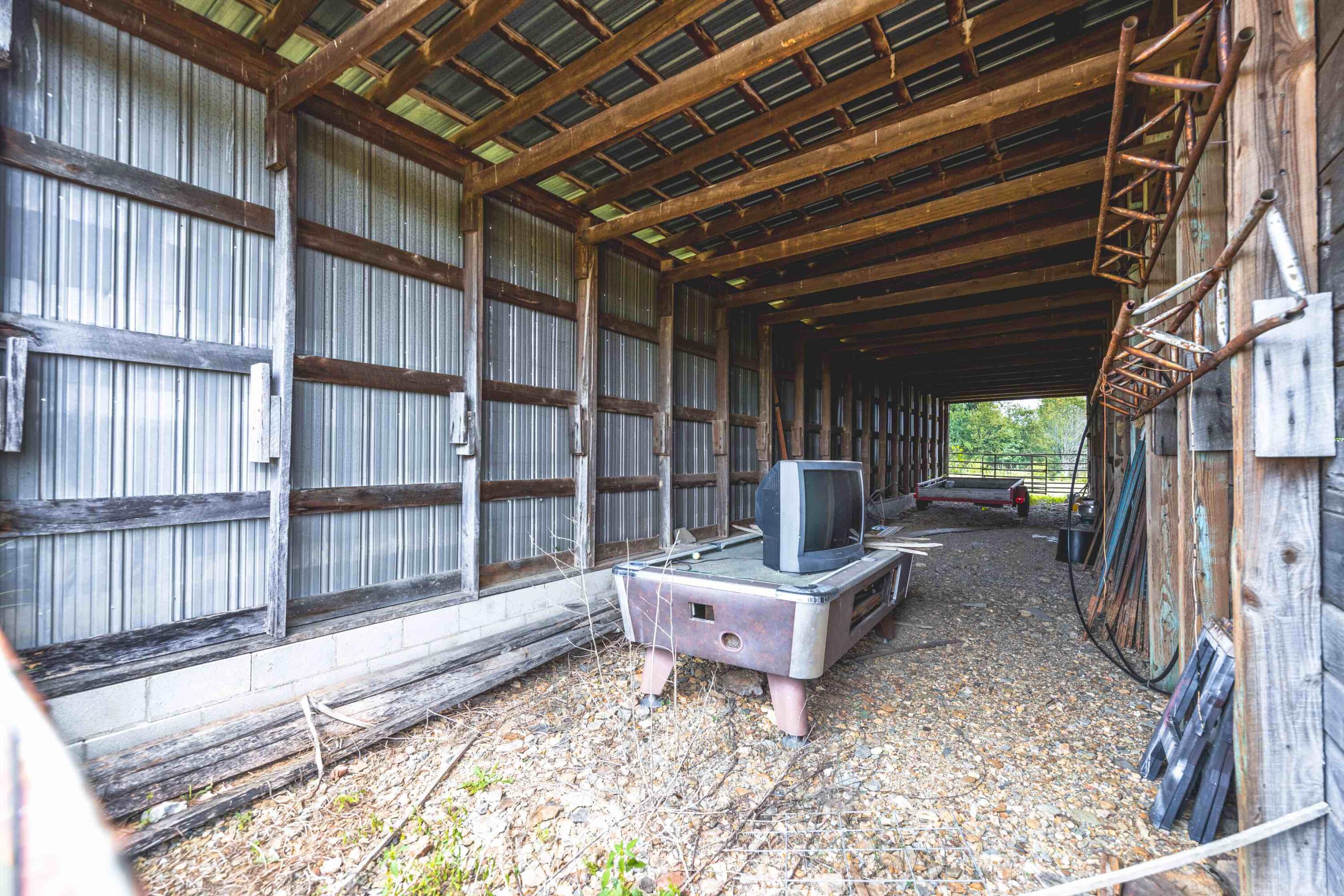 585 Loveless Road Science Hill, KY 42553 - Photo 69 of 76 023