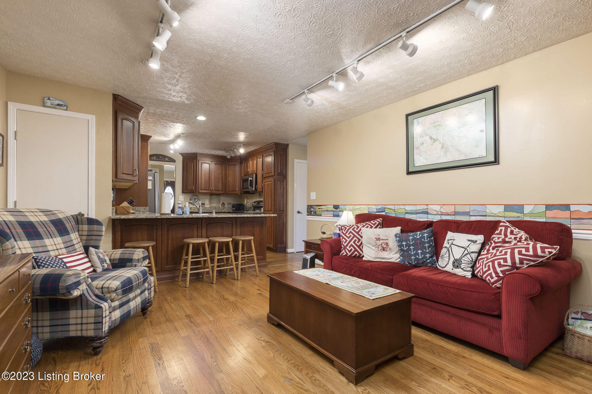 6601 Windhurst Road Louisville, KY 40207 - Photo 17 of 48 9283B17B-942D-461B-84E3-7C43D5769EB8