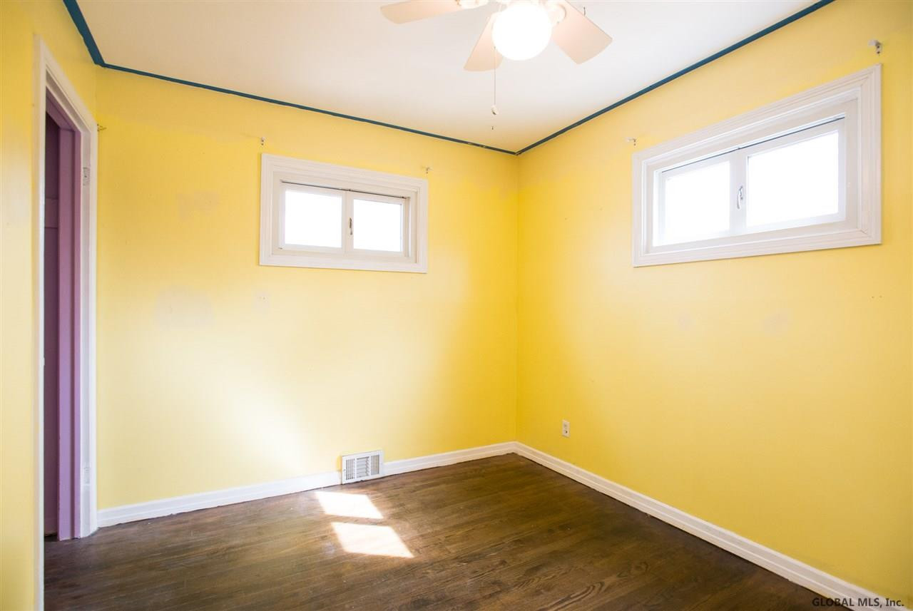 16 Robinhood Road Albany, NY 12203 - Photo 12 of 21 Photo 12