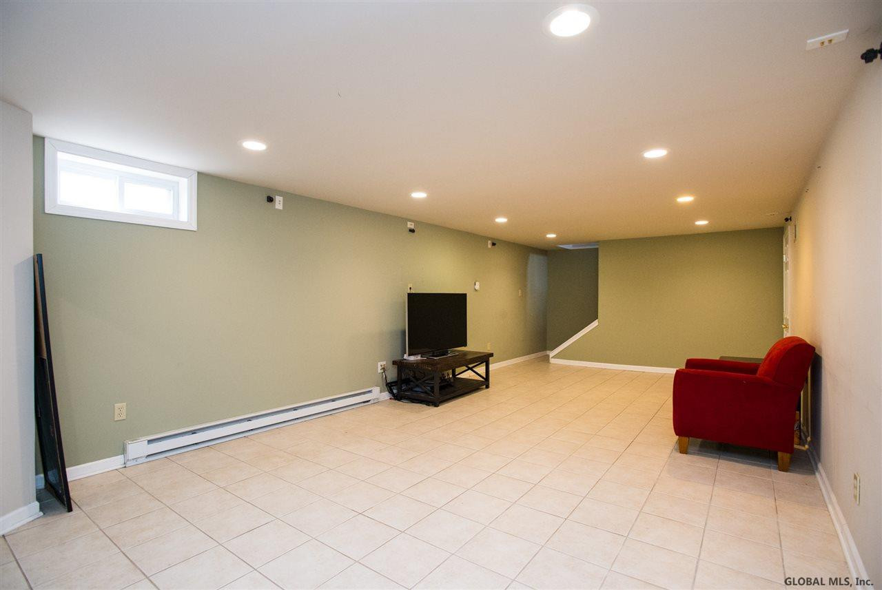 16 Robinhood Road Albany, NY 12203 - Photo 18 of 21 Photo 18
