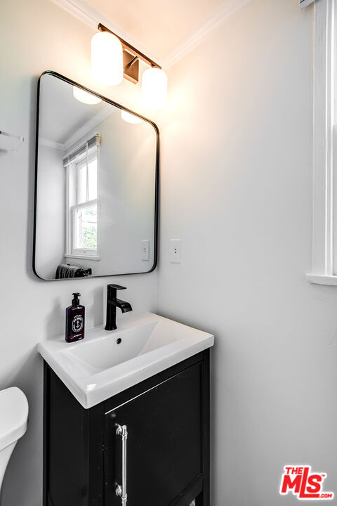 4227 Warner Boulevard Burbank, CA 91505 - Photo 28 of 41 a bathroom with a sink and a mirror