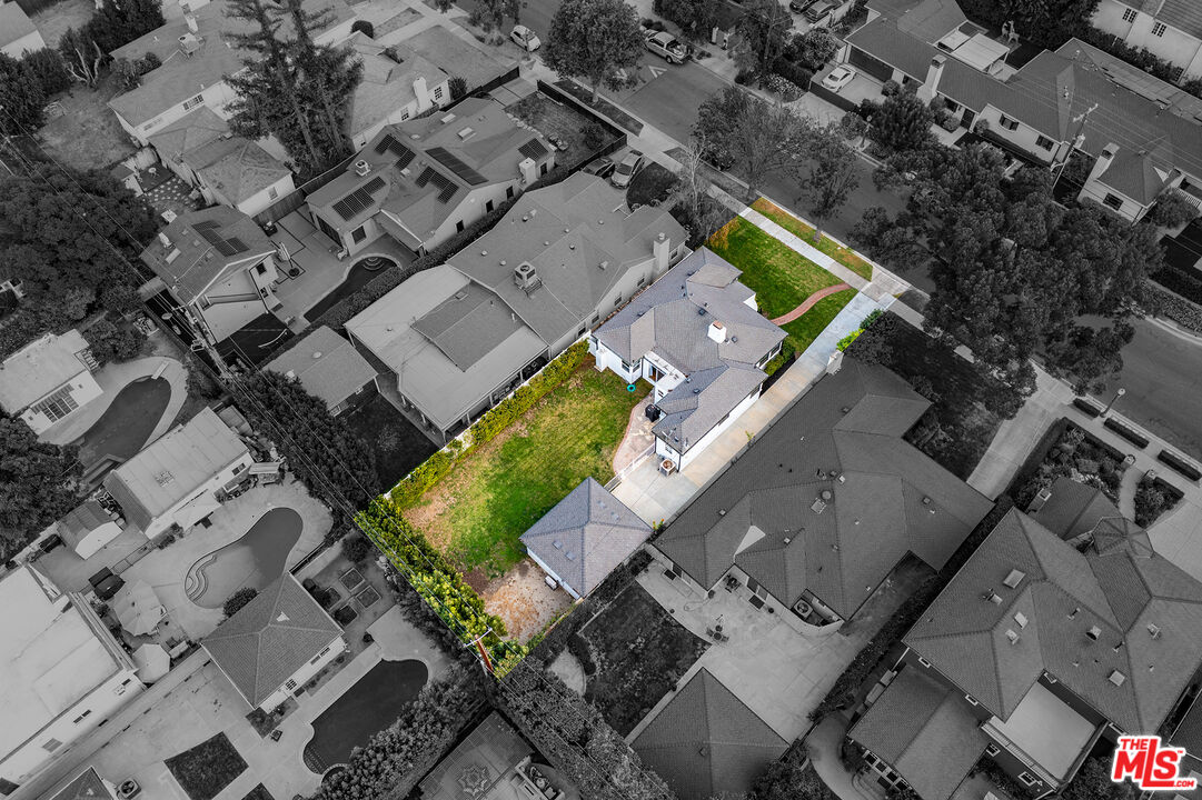 4227 Warner Boulevard Burbank, CA 91505 - Photo 37 of 41 an aerial view of a house with a garden