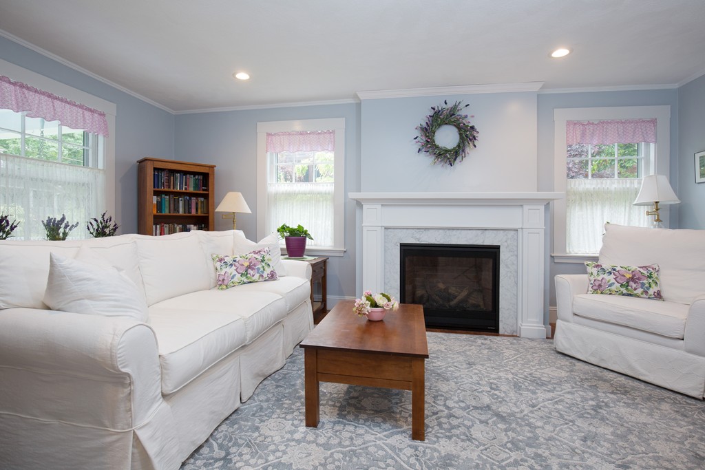 42 Riverdale Road Wellesley, MA 02481 - Photo 2 of 8