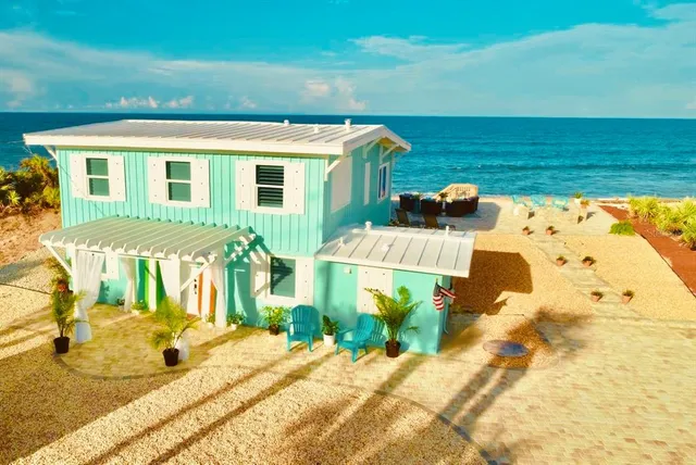 a view of a house with a backyard