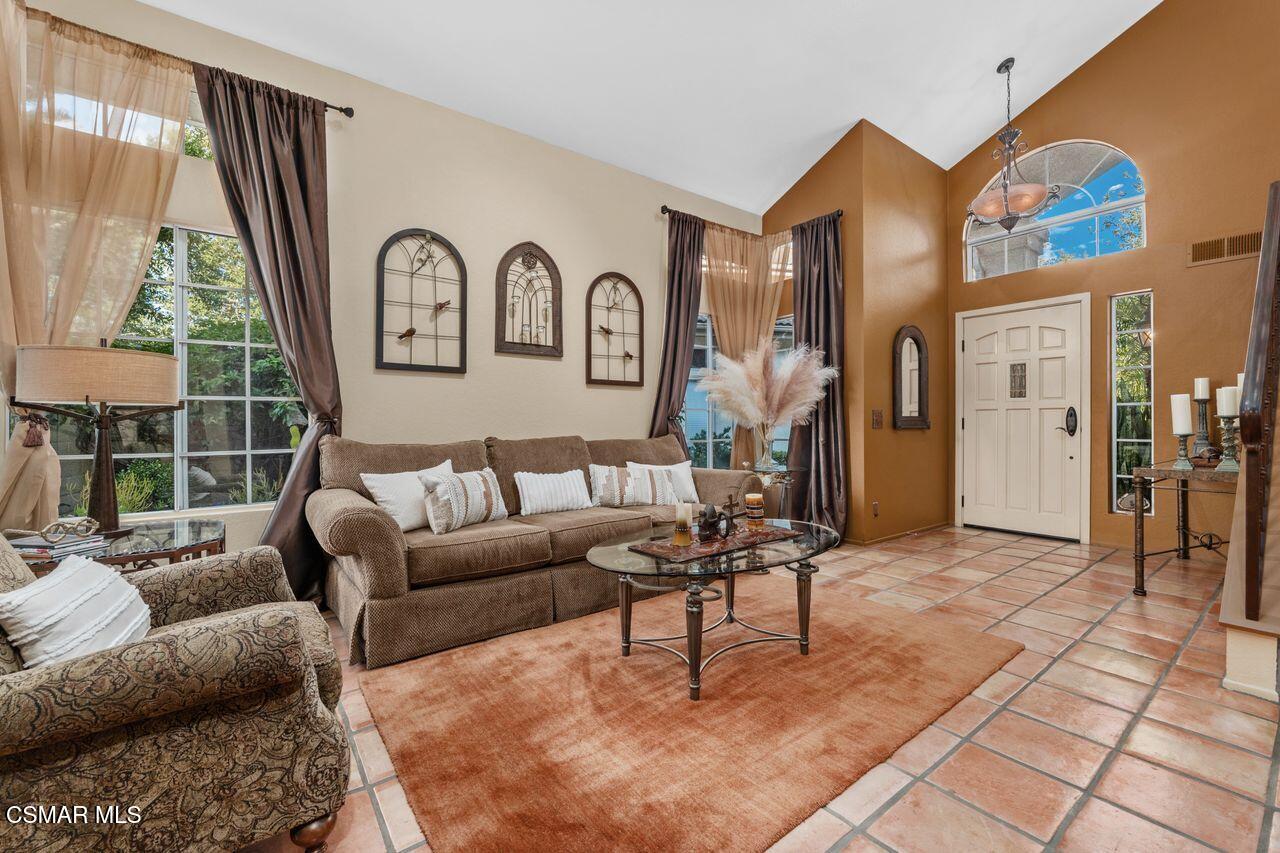 625 Galloping Hill Road Simi Valley, CA 93065 - Photo 8 of 53 13_12128001_189520_189520-EI-112