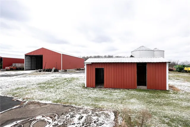 $799,900 | 7567 Beach Road, Montezuma, NY 13021