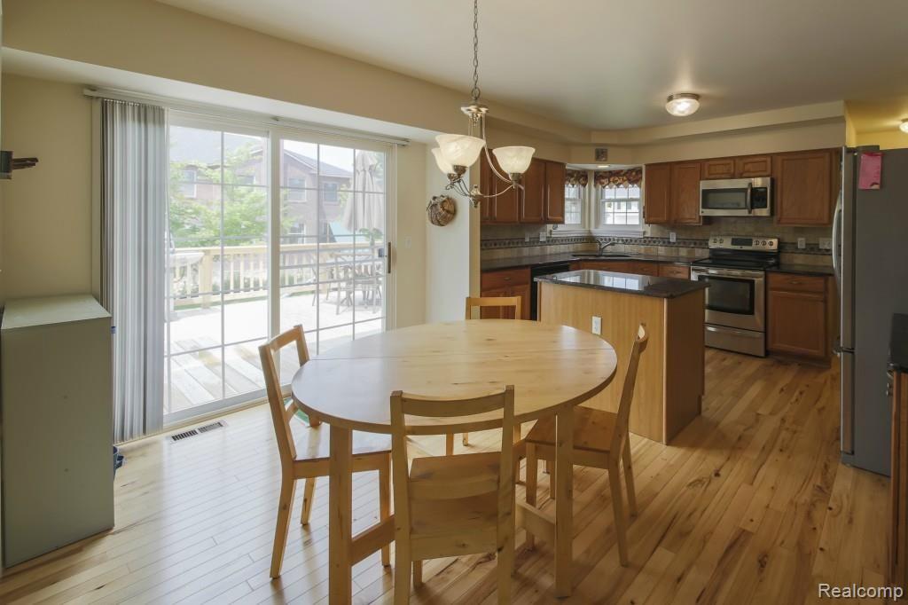 1680 Dunston Road Canton, MI 48188 - Photo 11 of 23 11-photo-print-3979099.jpg