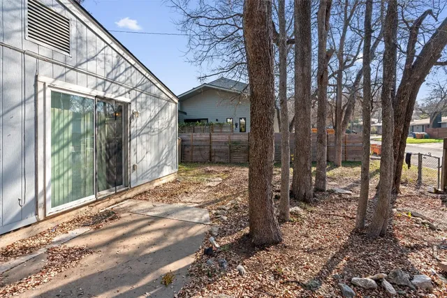 a view of a backyard of the house