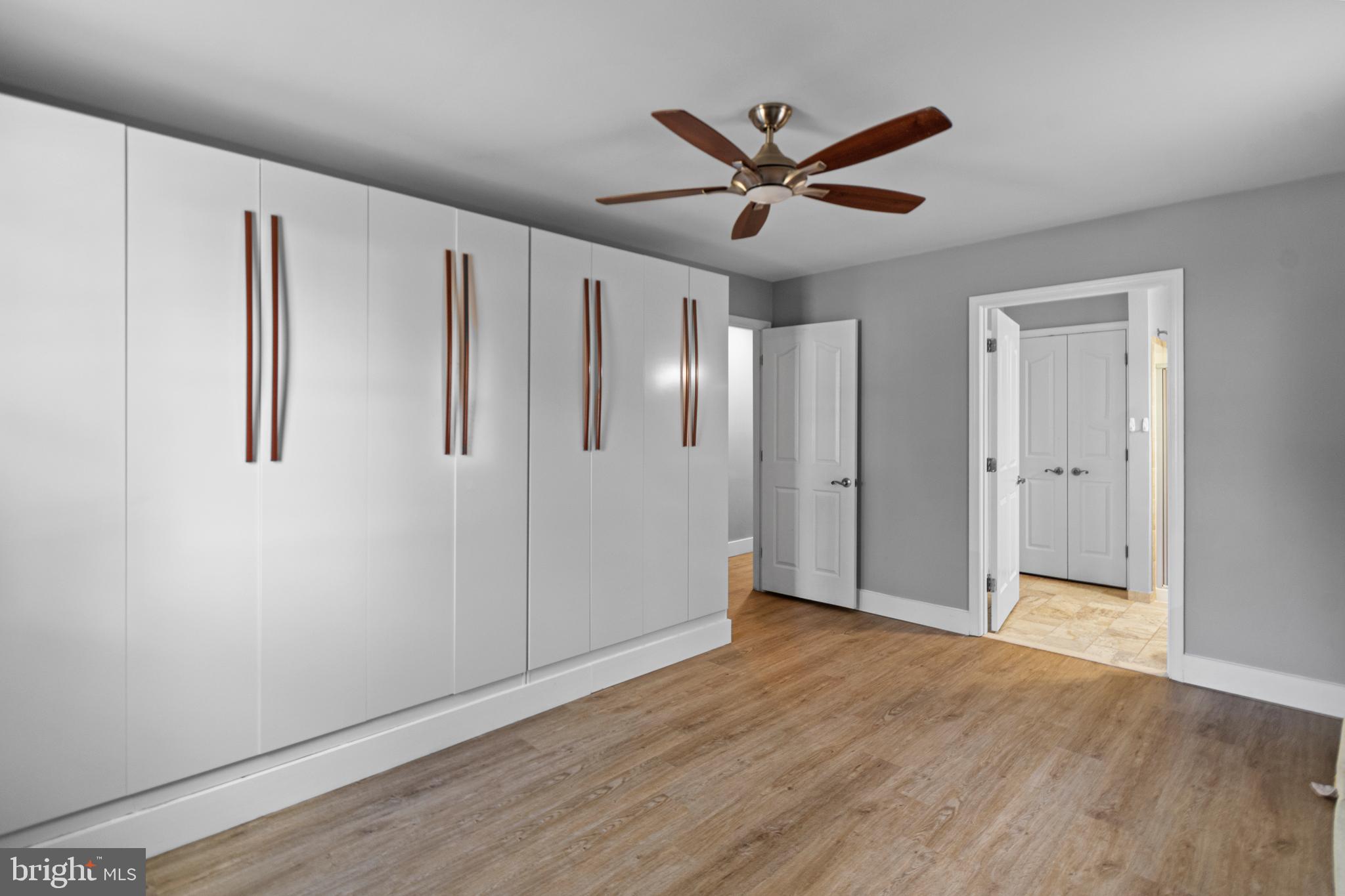 9 Robinson Road Severna Park, MD 21146 - Photo 20 of 51 a view of a livingroom with a ceiling fan and wooden floor