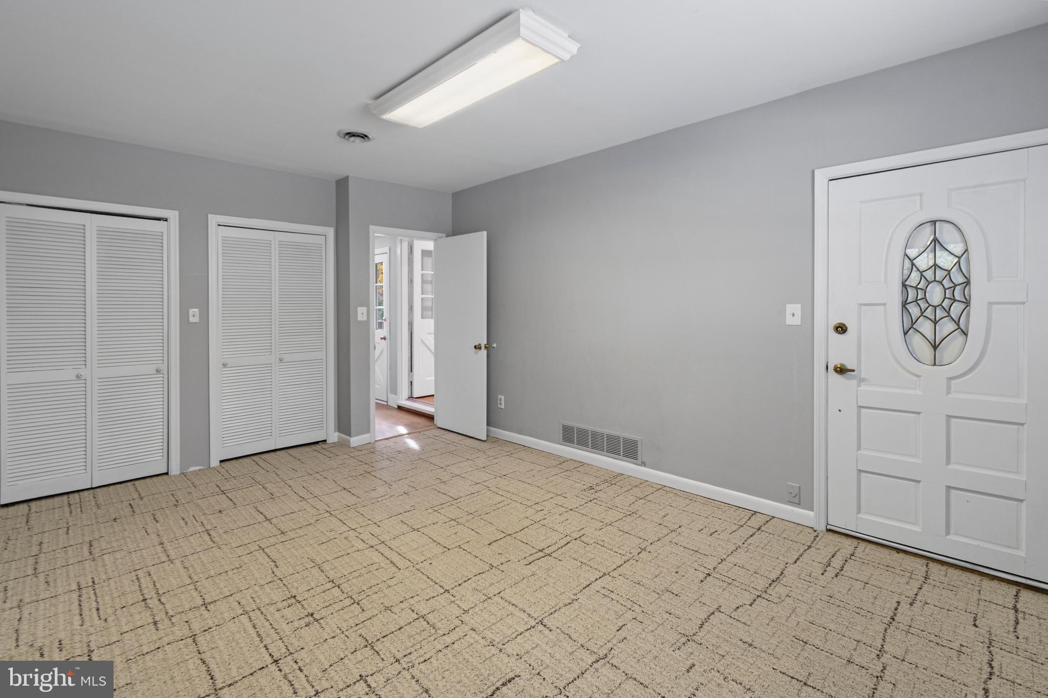 9 Robinson Road Severna Park, MD 21146 - Photo 32 of 51 an empty room with cabinet