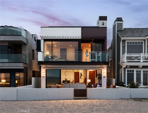 $10,900,000 | 7104 West Oceanfront, Newport Beach, CA 92663