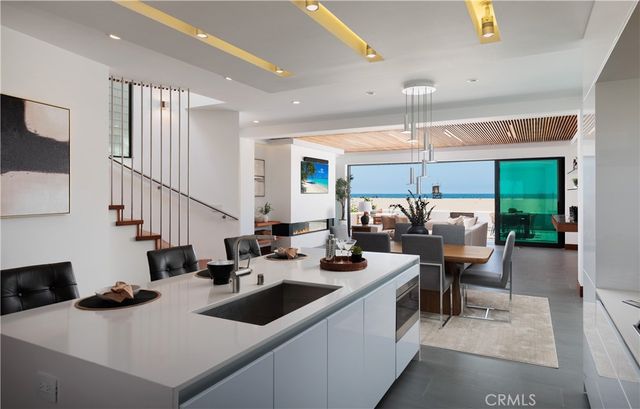 $10,900,000 | 7104 West Oceanfront, Newport Beach, CA 92663