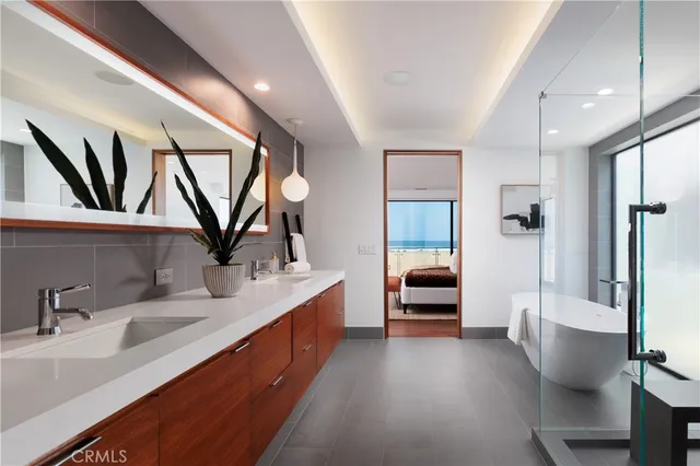 a en suite bathroom with a double vanity sink and a large mirror